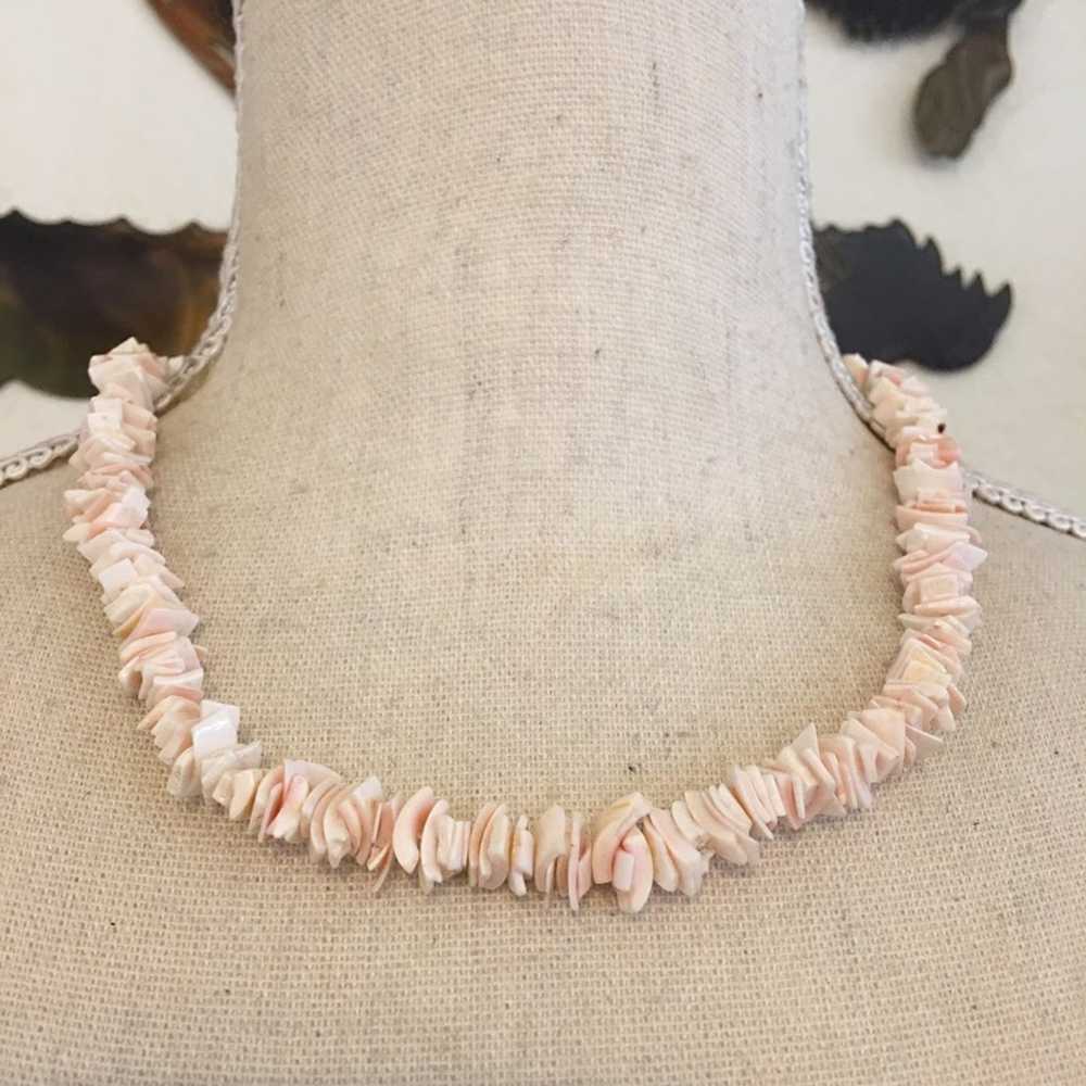 Vintage Vintage coral chip choker necklace - image 1