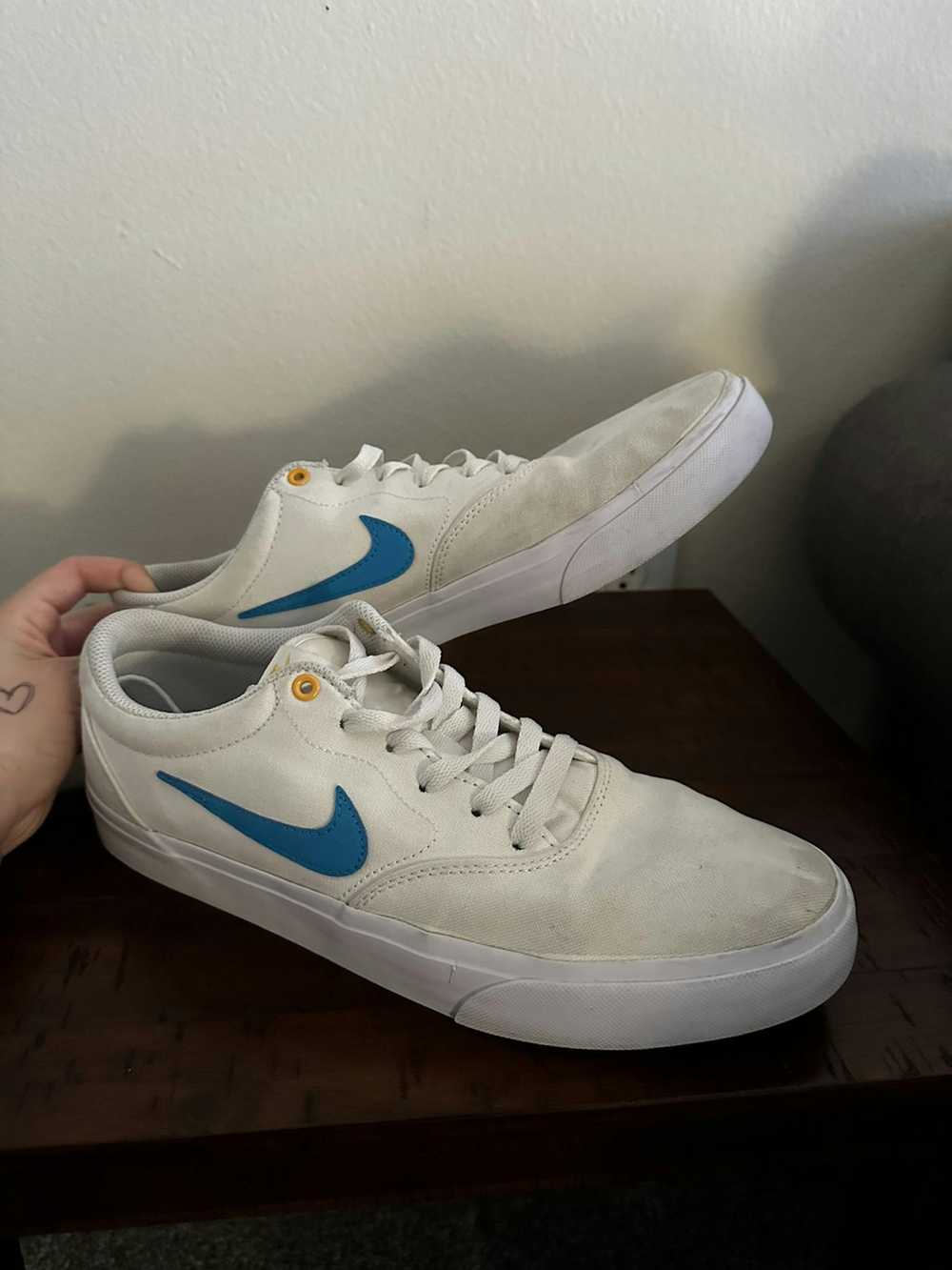 Nike White Nike Size 10 Men’s Tennis shoes - image 3