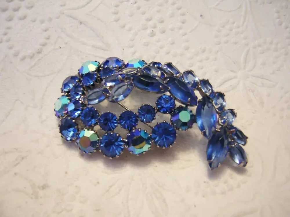 1960's AZURE & Sky Blue Rhinestones LARGE Brillia… - image 3