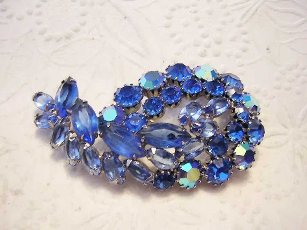 1960's AZURE & Sky Blue Rhinestones LARGE Brillia… - image 5