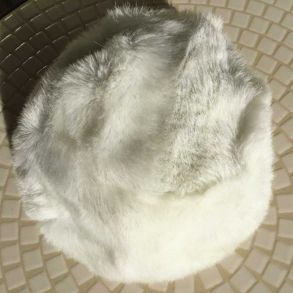 Womens Vintage White Faux Fur Hat - image 4