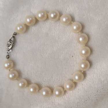 Vintage Pearl Bracelet With 14K Clasp - image 1