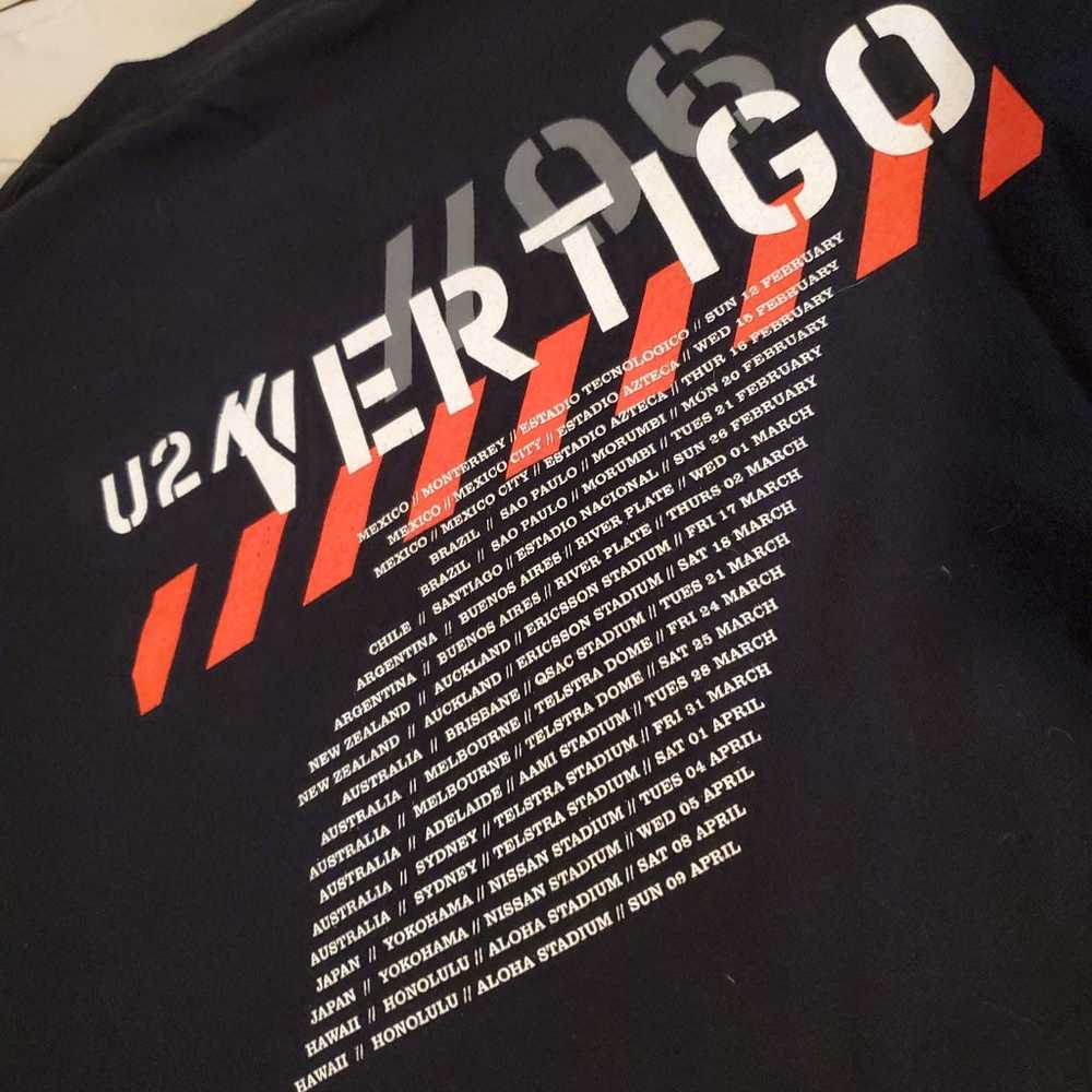 U2 2006 Vertogo Tour Band Tee (Size M) - image 5