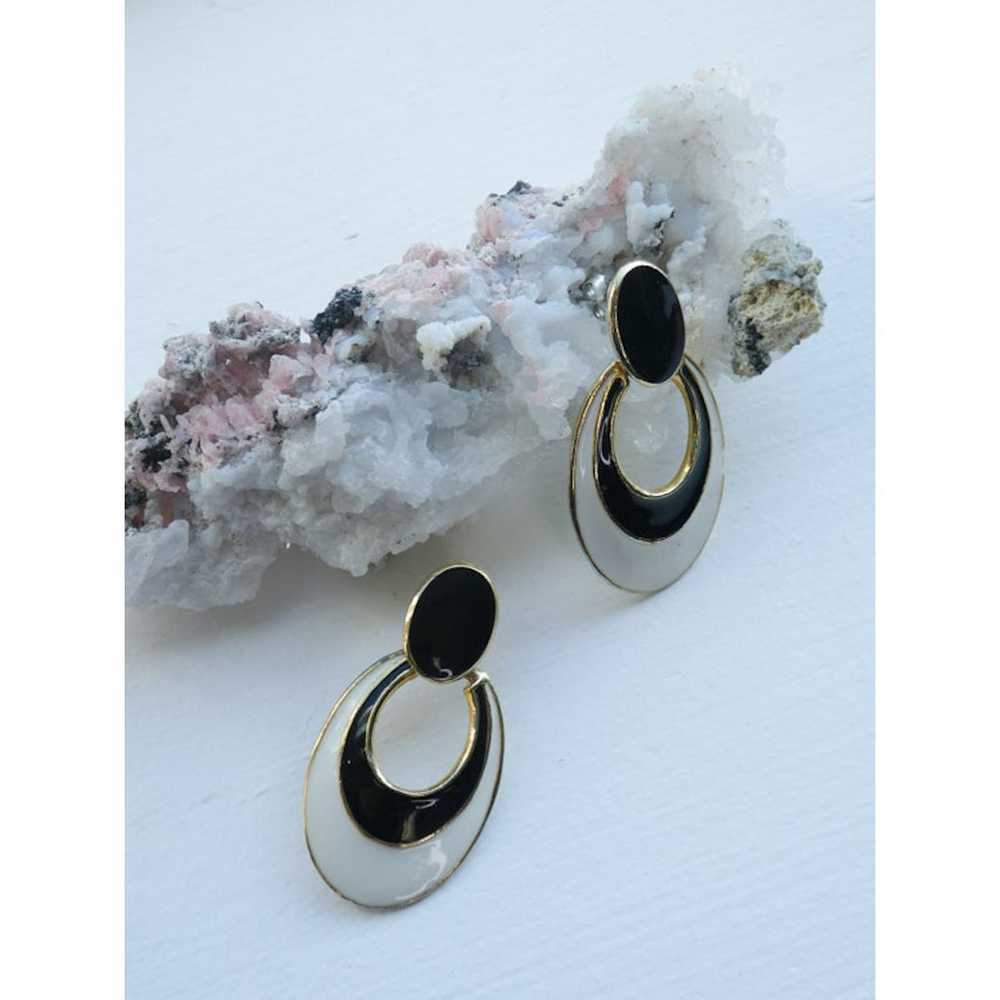 Black and White Door knocker Earrings - image 7