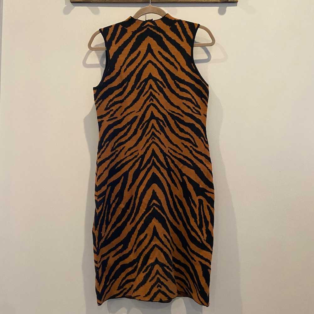 T TAHARI Zebra Print Sleeveless Stretch Knit Body… - image 2