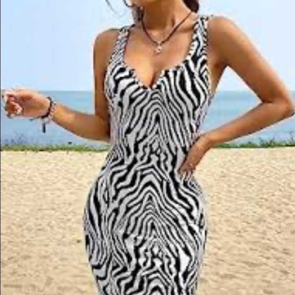 ALBERTO MAKALI zebra print v- neck sleeveless bod… - image 1