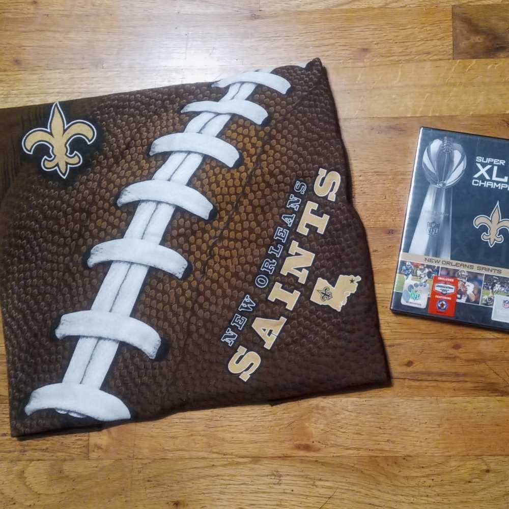 Vintage New Orleans Saints Football t shirt and N… - image 1