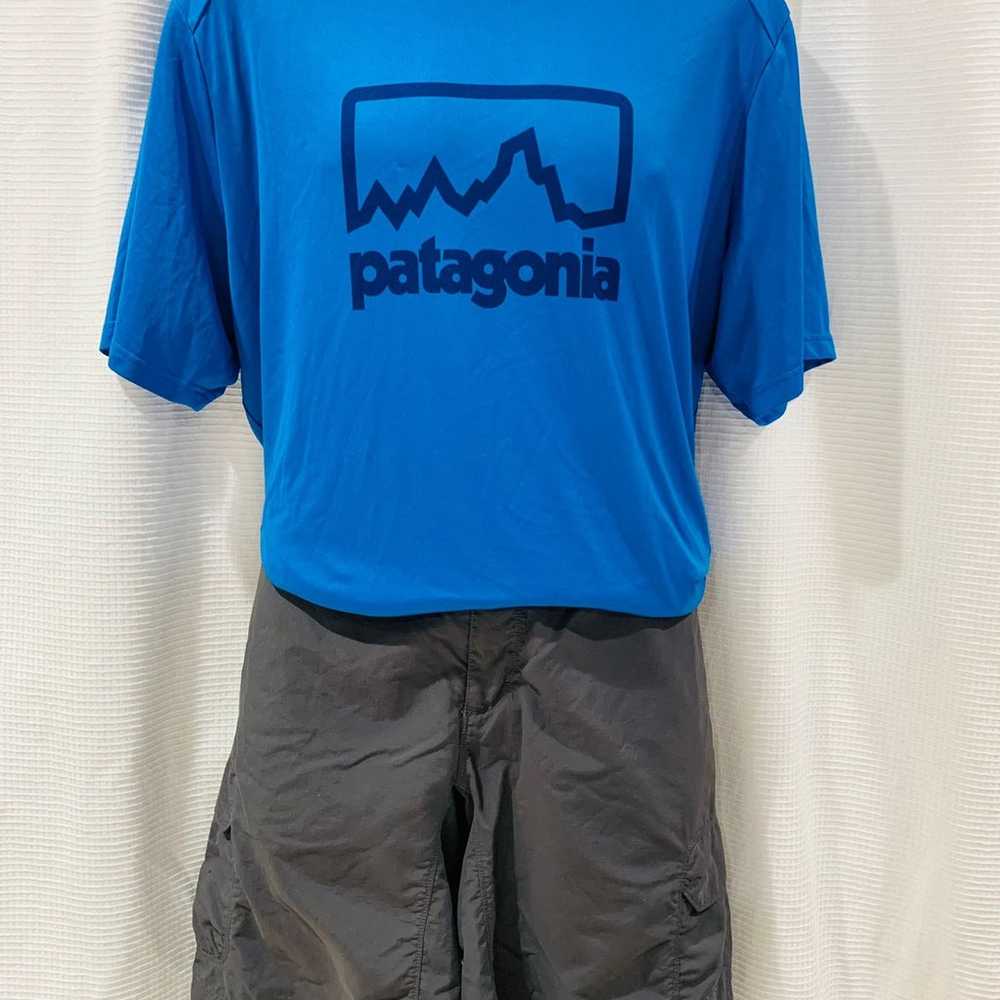 Patagonia light weight t-shirt and the North Face… - image 1