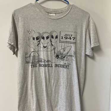 Vintage Alien roswell T-Shirt UFO Gildan Ultra Co… - image 1