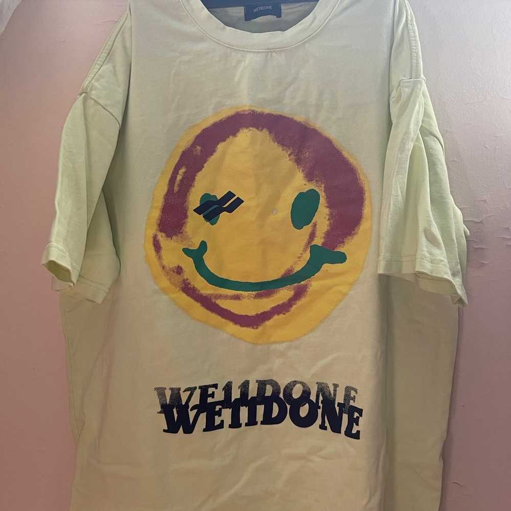 We11done smiley face t shirt Large - image 1