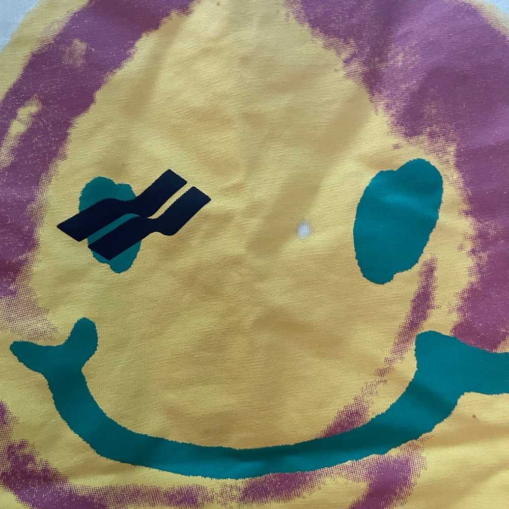 We11done smiley face t shirt Large - image 2