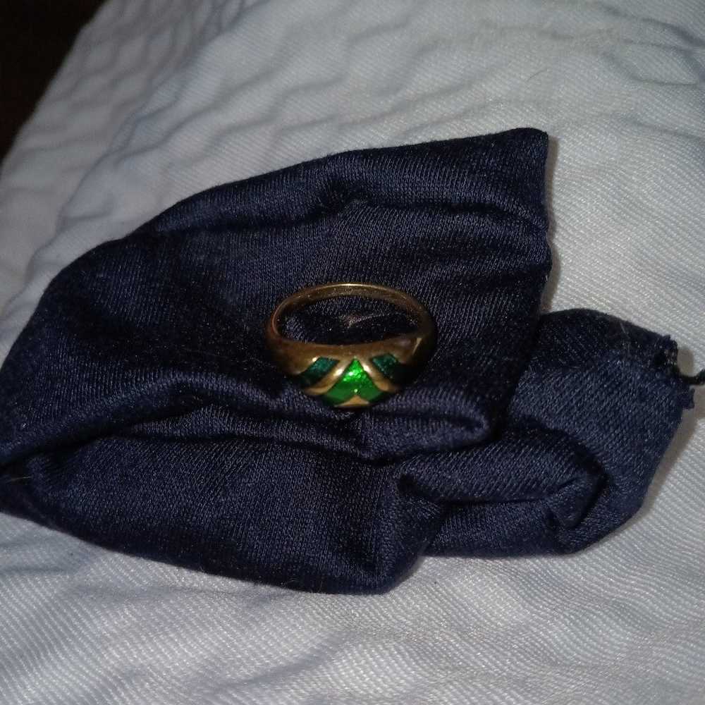Vintage AVON gold and green ring - image 1