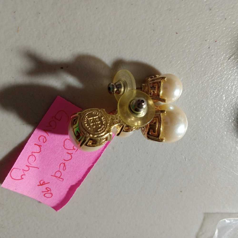 Vintage Givenchy faux cabochon pearl post earrings - image 6