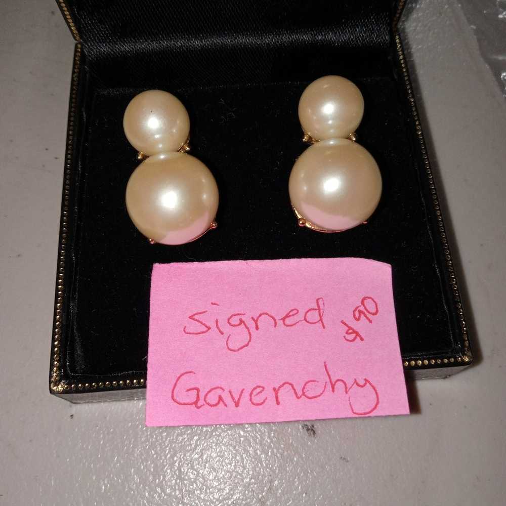 Vintage Givenchy faux cabochon pearl post earrings - image 9