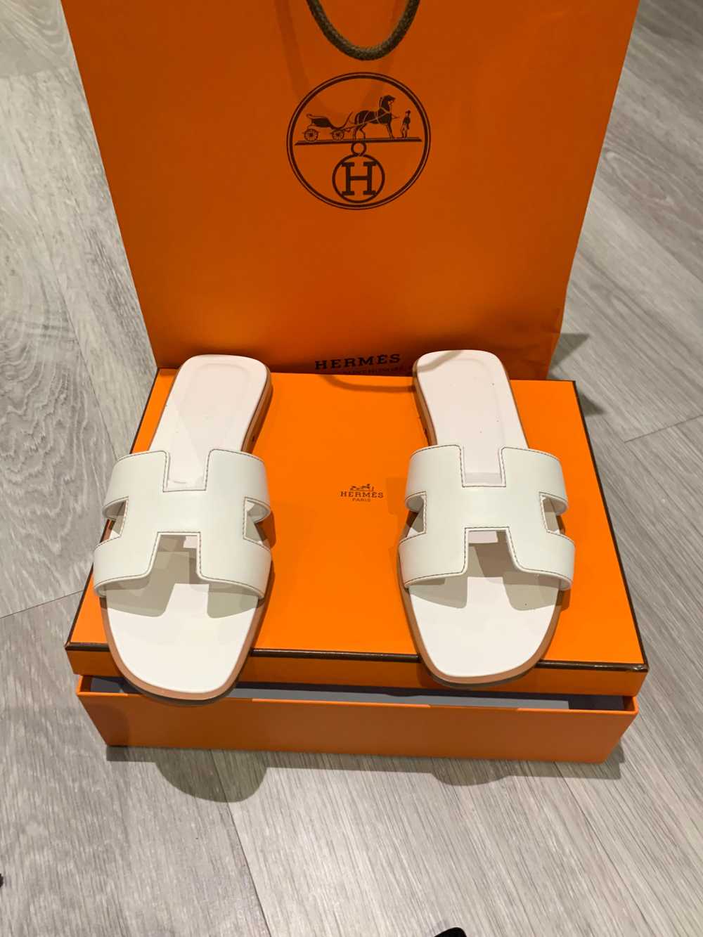 Hermes White Box Calfskin Oran Sandals - image 10
