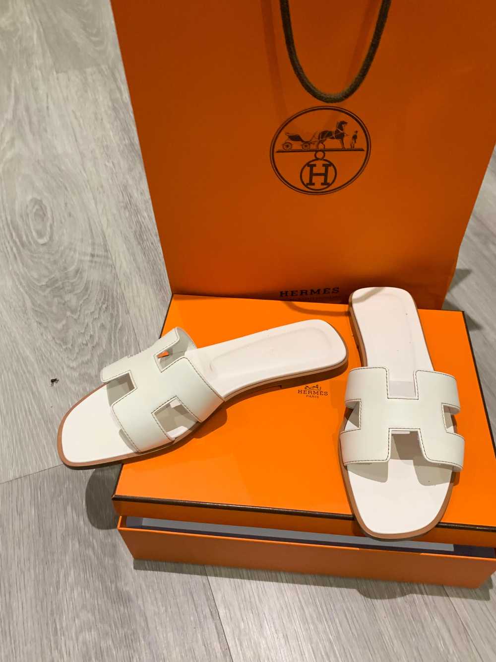 Hermes White Box Calfskin Oran Sandals - image 11