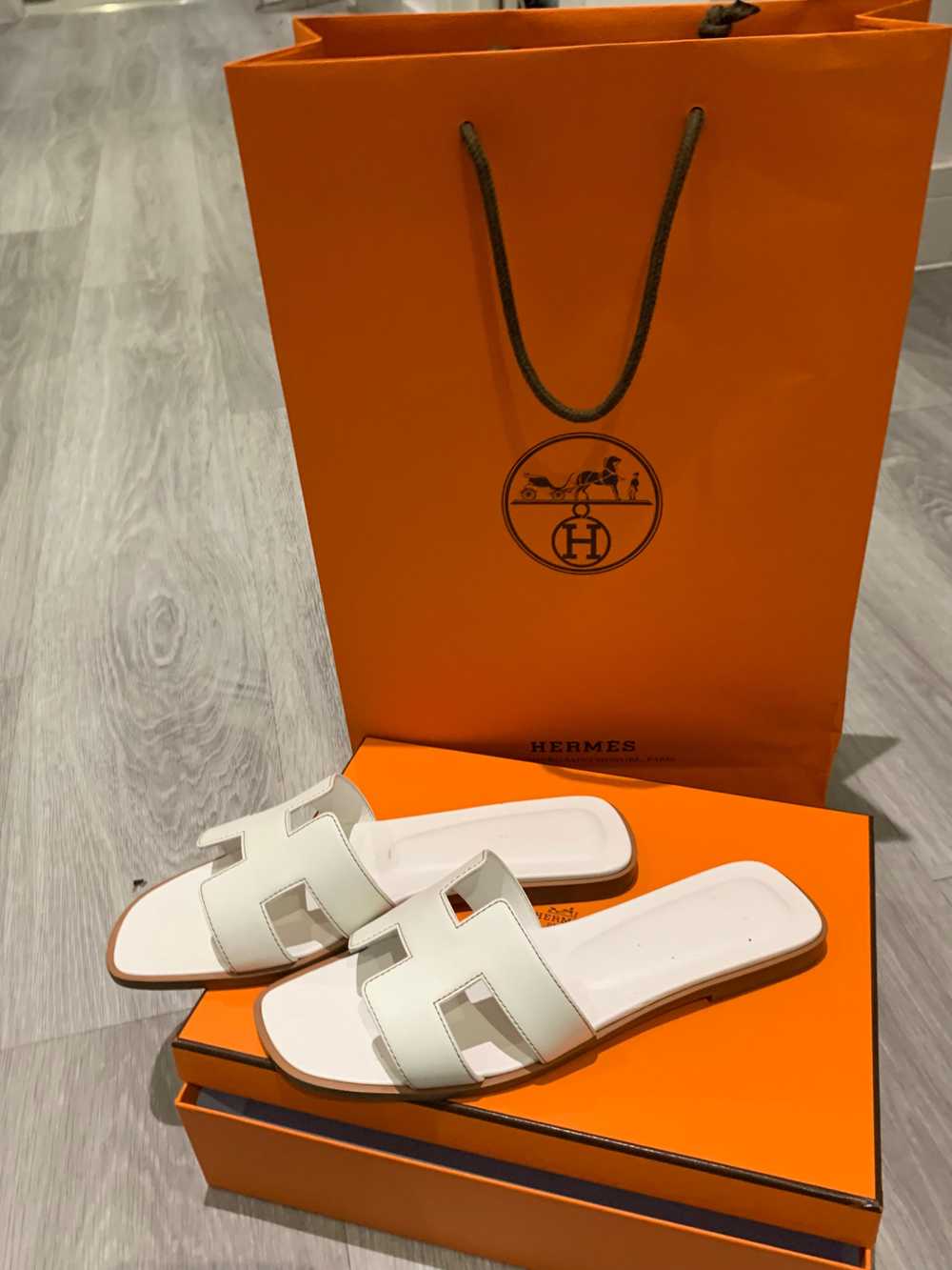 Hermes White Box Calfskin Oran Sandals - image 9