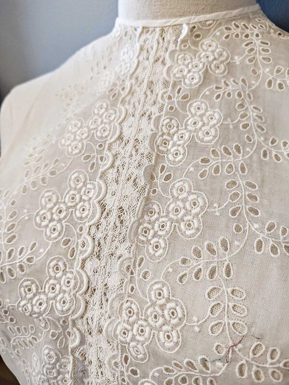 Vintage 1940s Off White Sheer Cotton And Lace Dic… - image 5