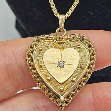 Vintage 14K gold heart locket with 14 K gold chain - image 1