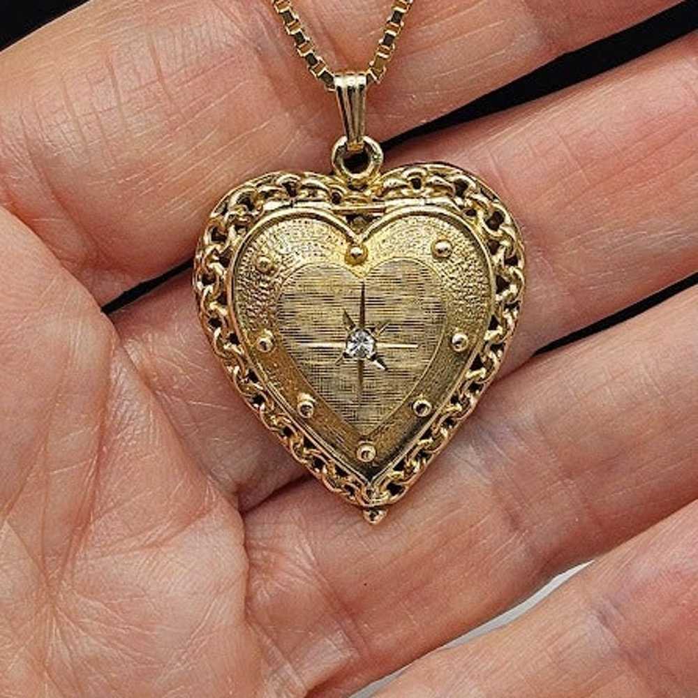 Vintage 14K gold heart locket with 14 K gold chain - image 4