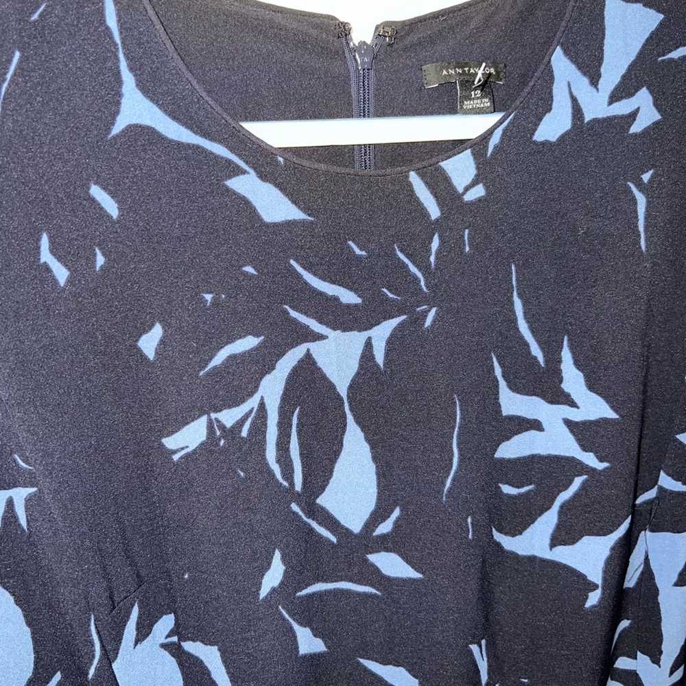 Ann Taylor navy blue & blue floral print woven fi… - image 5