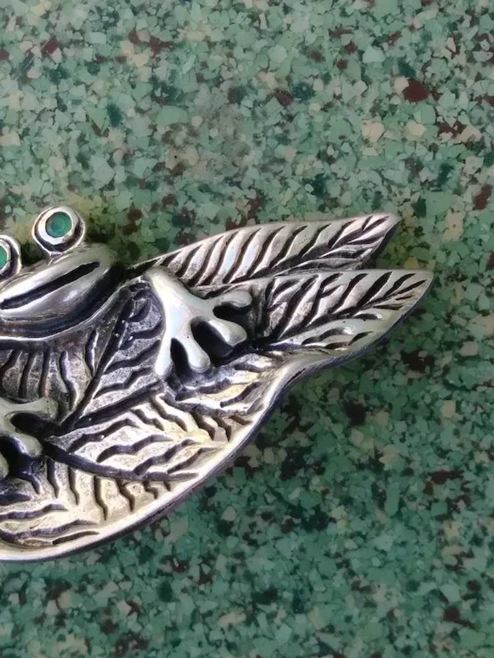 1970s Silver Frog Brooch Figural Pin - image 3