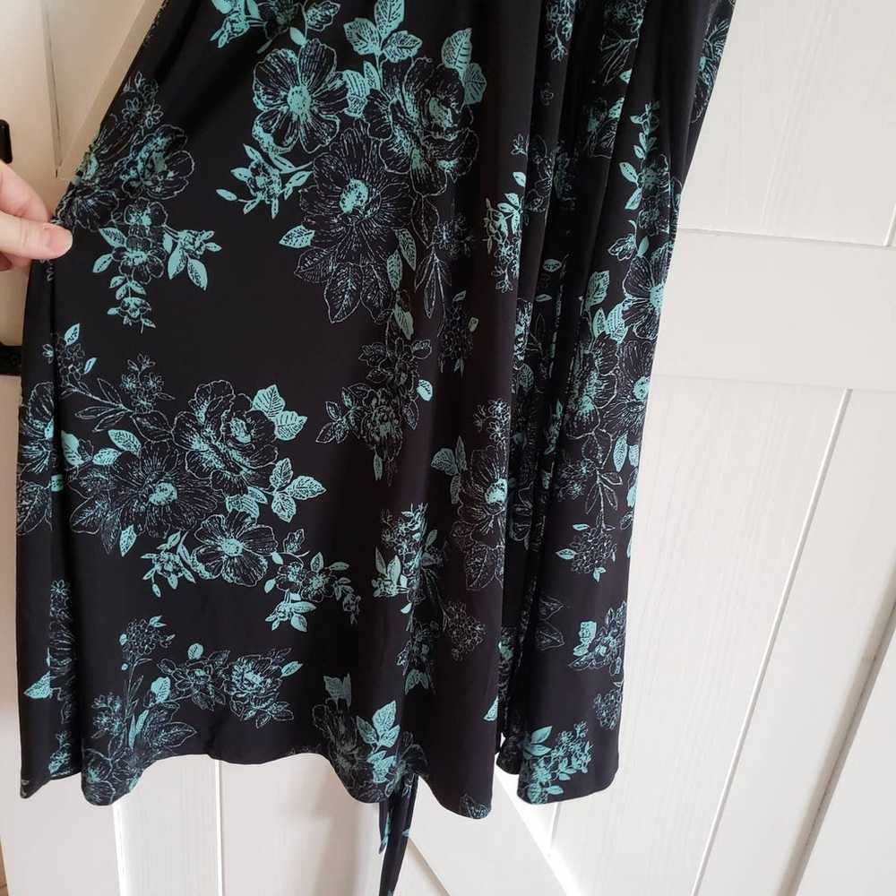 Torrid Faux Wrap Jersey Knit Floral Dress Black B… - image 3