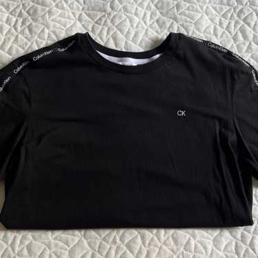 Black calvin klein t - Gem