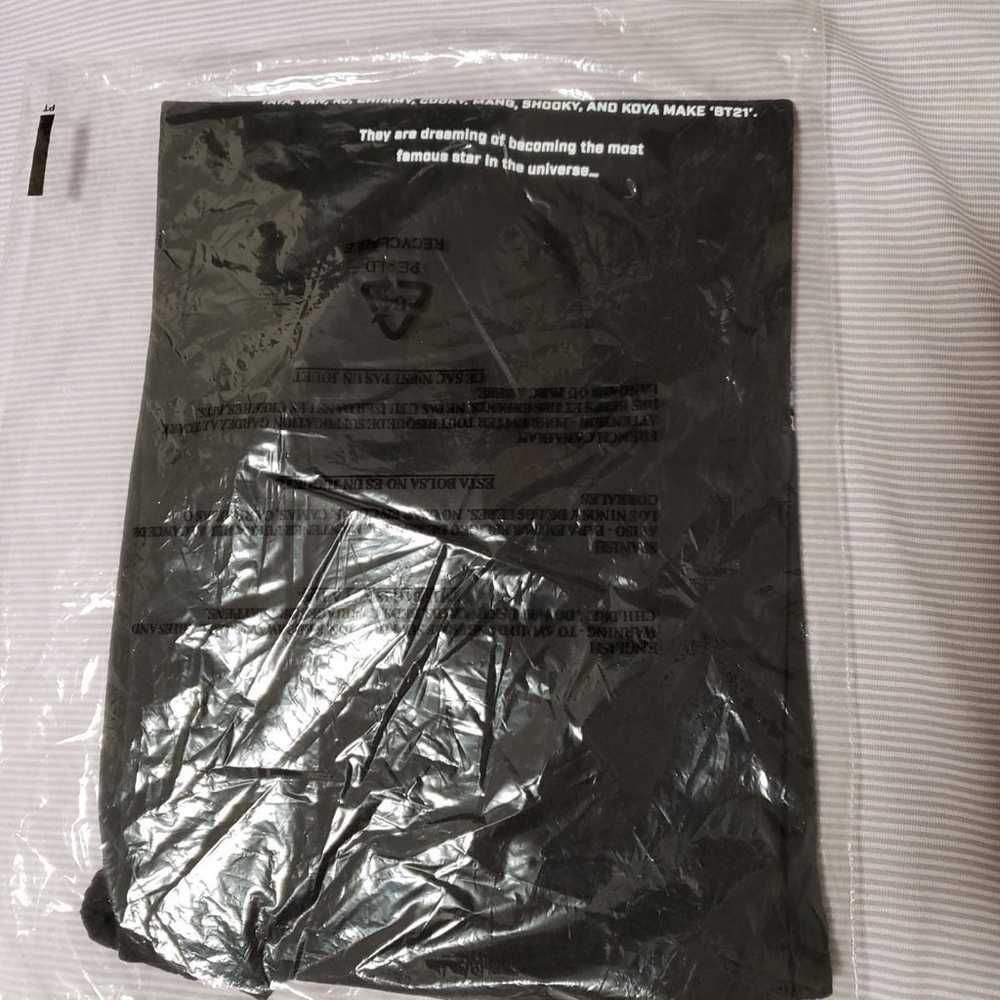 BT21 ASSC Puzzled Black Tee Small - image 2