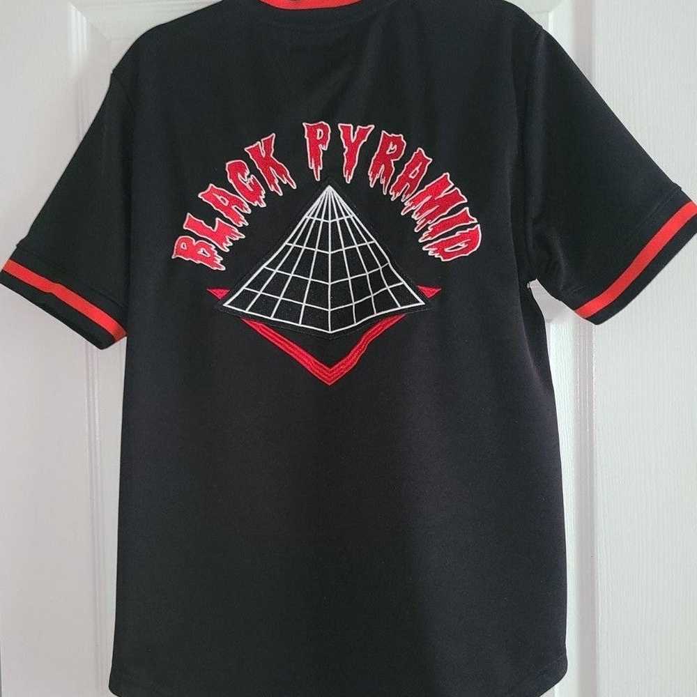Black Pyramid comic shirt for men large - image 2