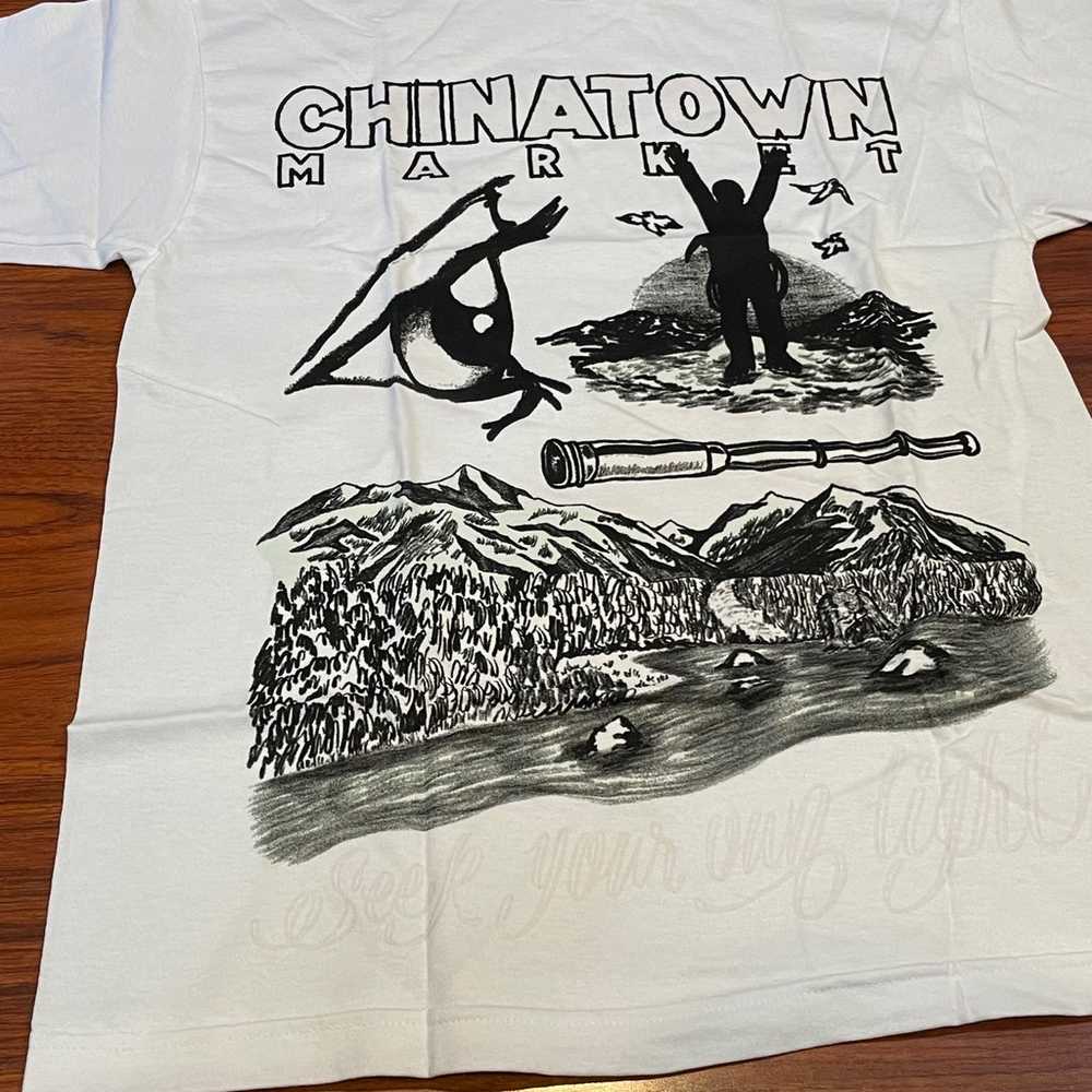 NEW CHINATOWN MARKET SEEK YOUR LIGHT WHITE T-SHIR… - image 3