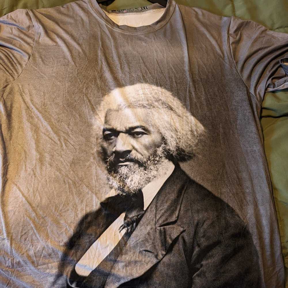 Yizzam 3XL Frederick Douglass allover graphic pri… - image 1