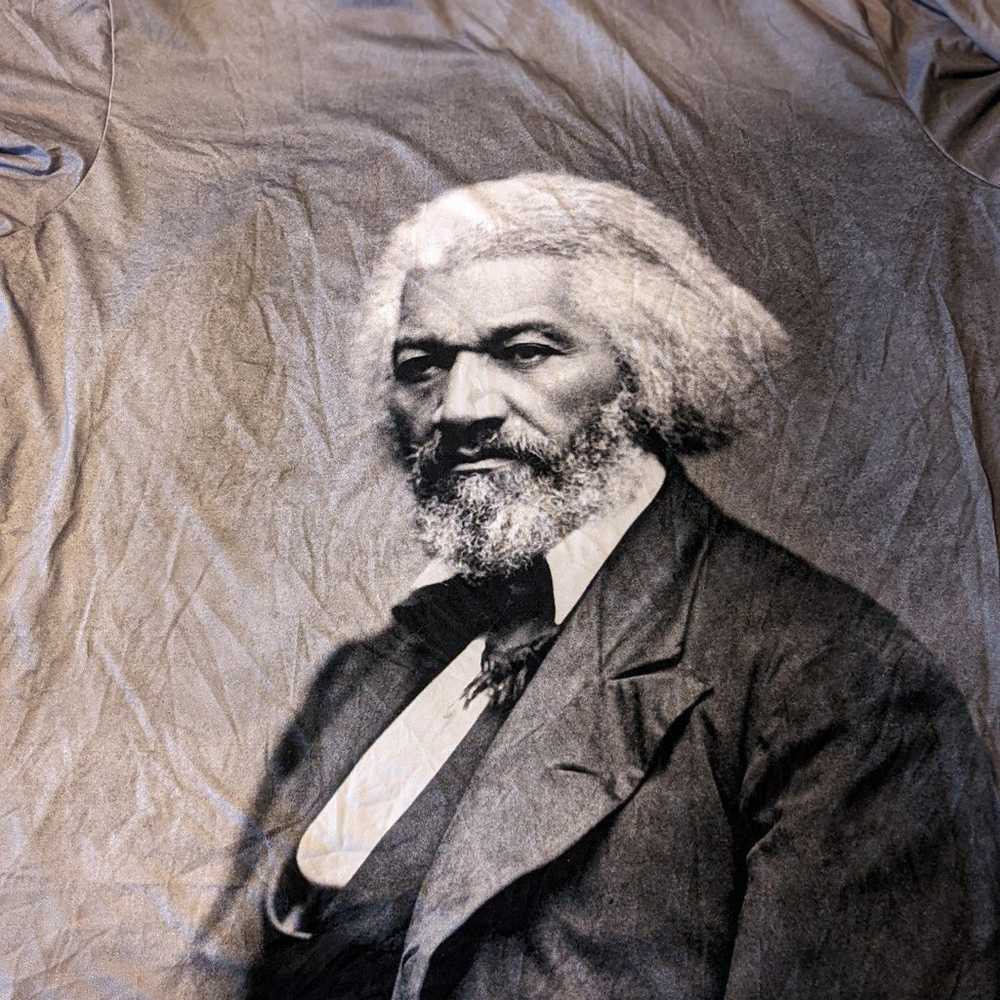 Yizzam 3XL Frederick Douglass allover graphic pri… - image 3