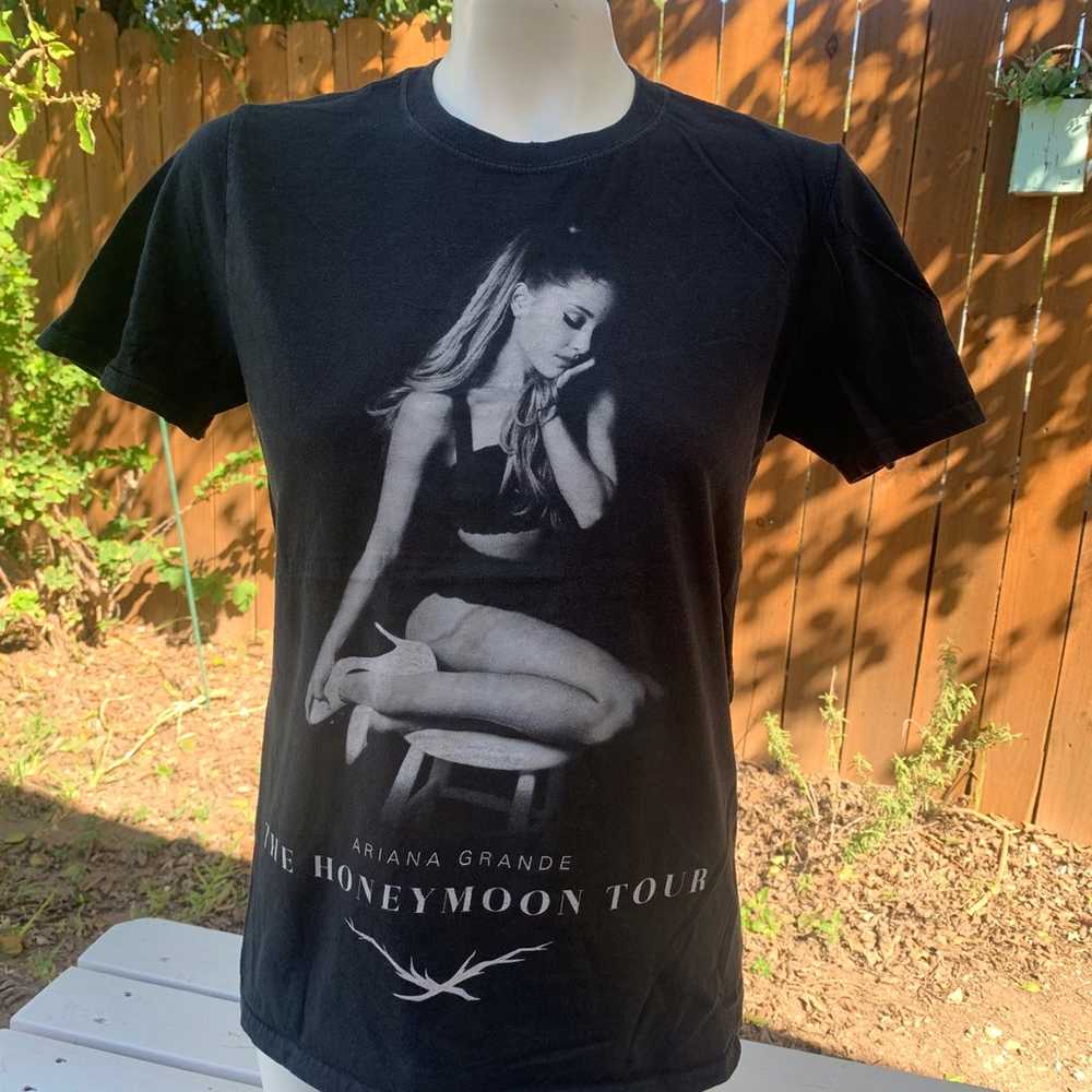 Ariana Grande The Honeymoon tour T-shirt size Sma… - image 1
