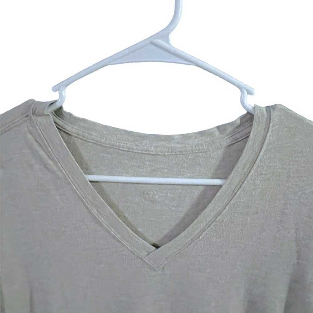 EUC LULULEMON Unisex V Neck T Shirt, Medium - image 2