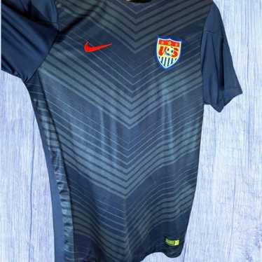 Team USA training jersey soccer / football