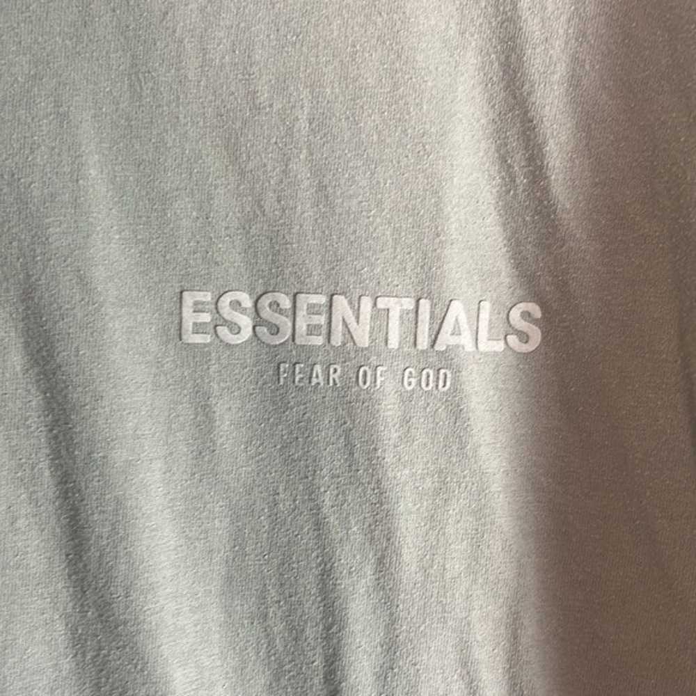 Essentials Fear Of God T-Shirt Size Medium - image 4