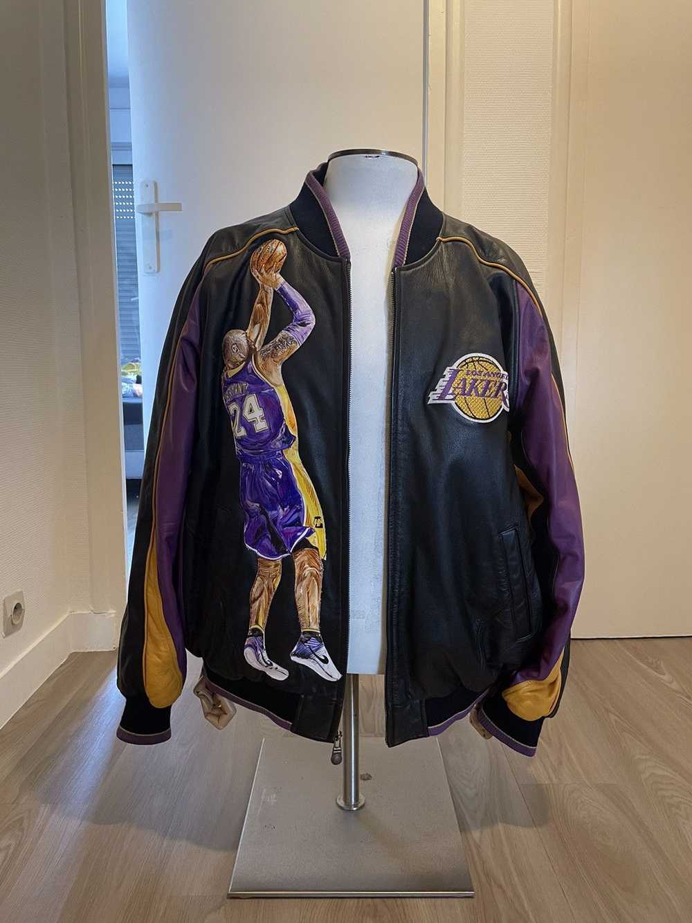 L.A. Lakers × NBA × Vintage G-III CARL BANKS NBA … - image 6