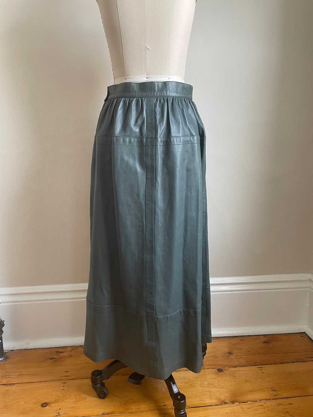 1980’s | Escada | Green Leather Skirt - image 2