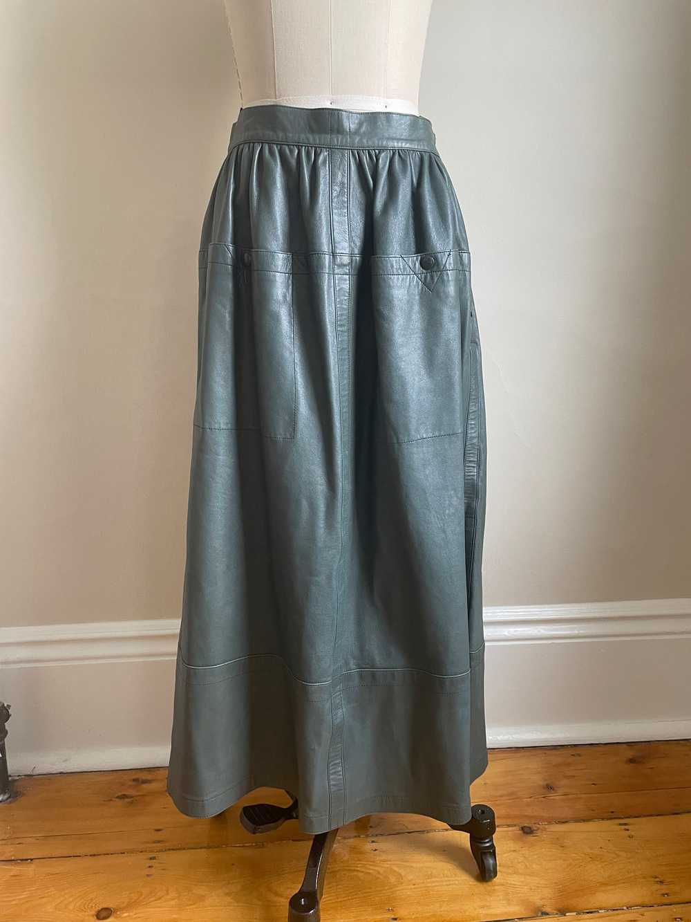 1980’s | Escada | Green Leather Skirt - image 3