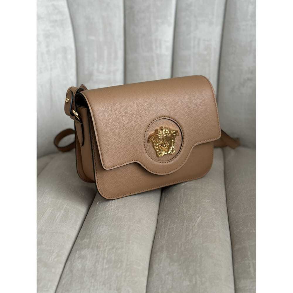 Versace La Medusa leather crossbody bag - image 5