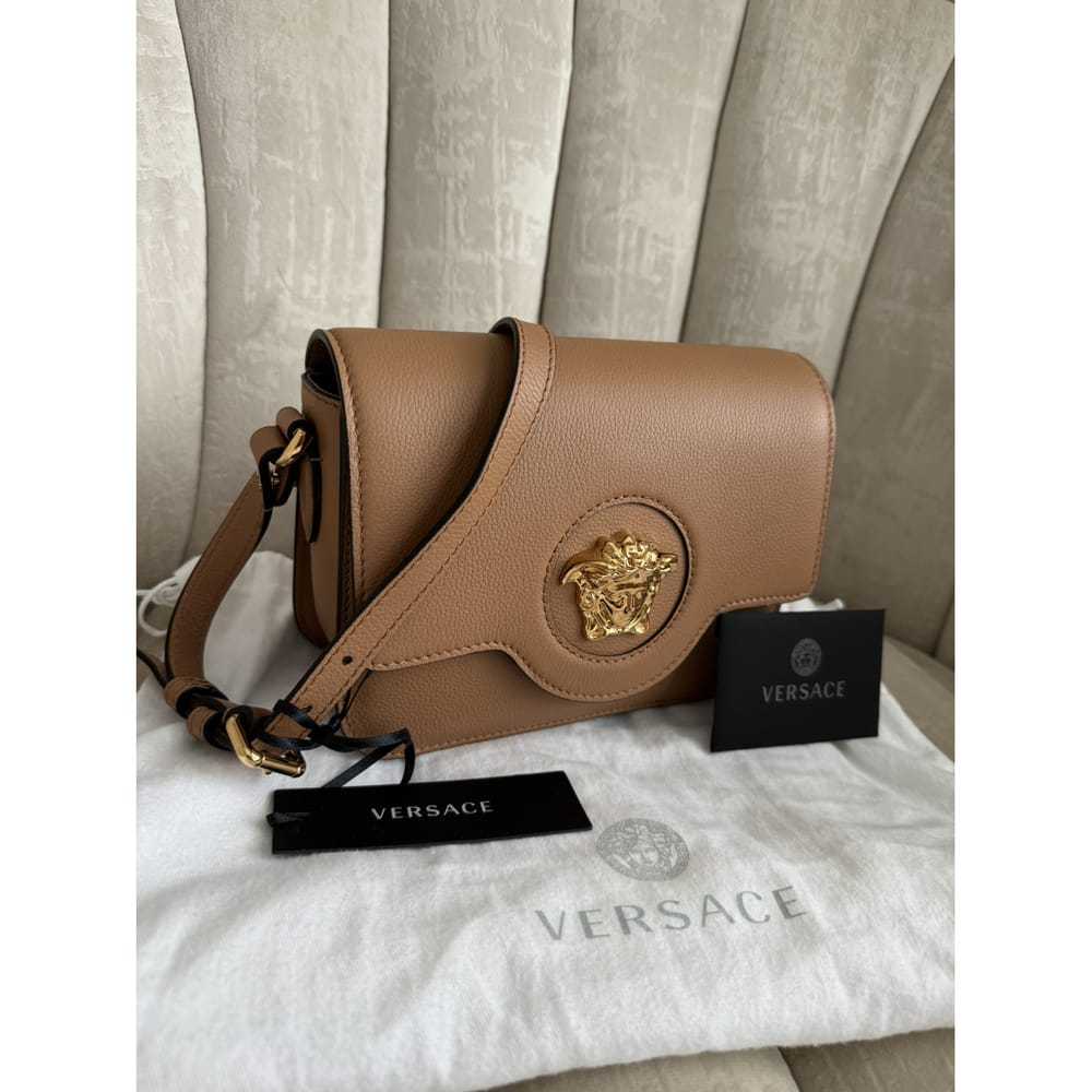 Versace La Medusa leather crossbody bag - image 9