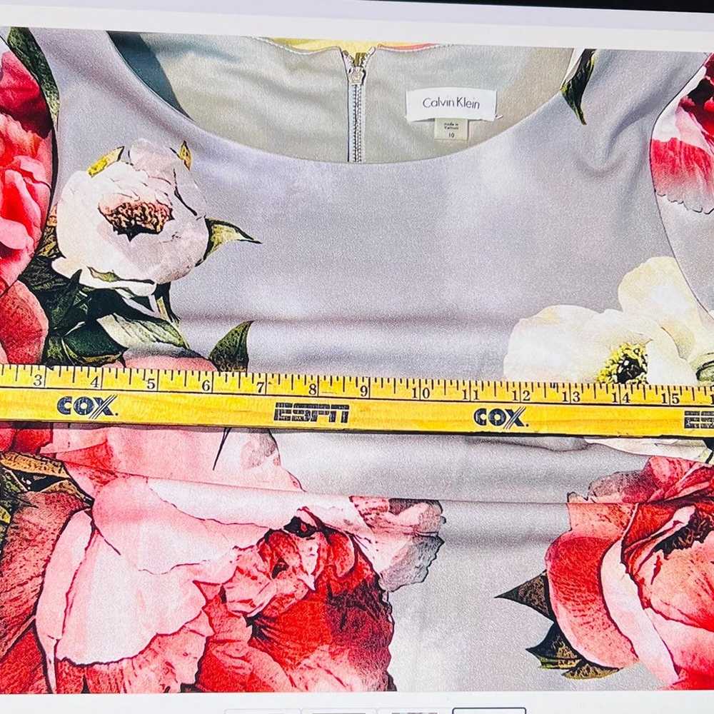 Calvin Klein Floral print, 3/4 bell sleeve.NWOT - image 4