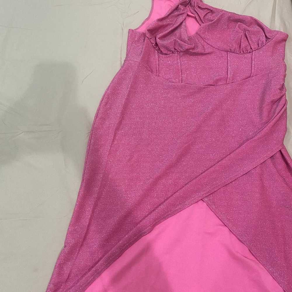 ASOS DESIGN Curve Pink Glitter One shoulder corse… - image 3