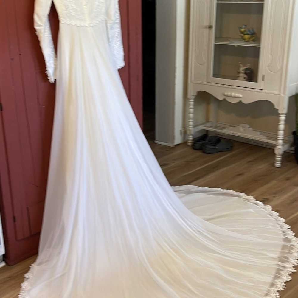 Wedding dress - image 4