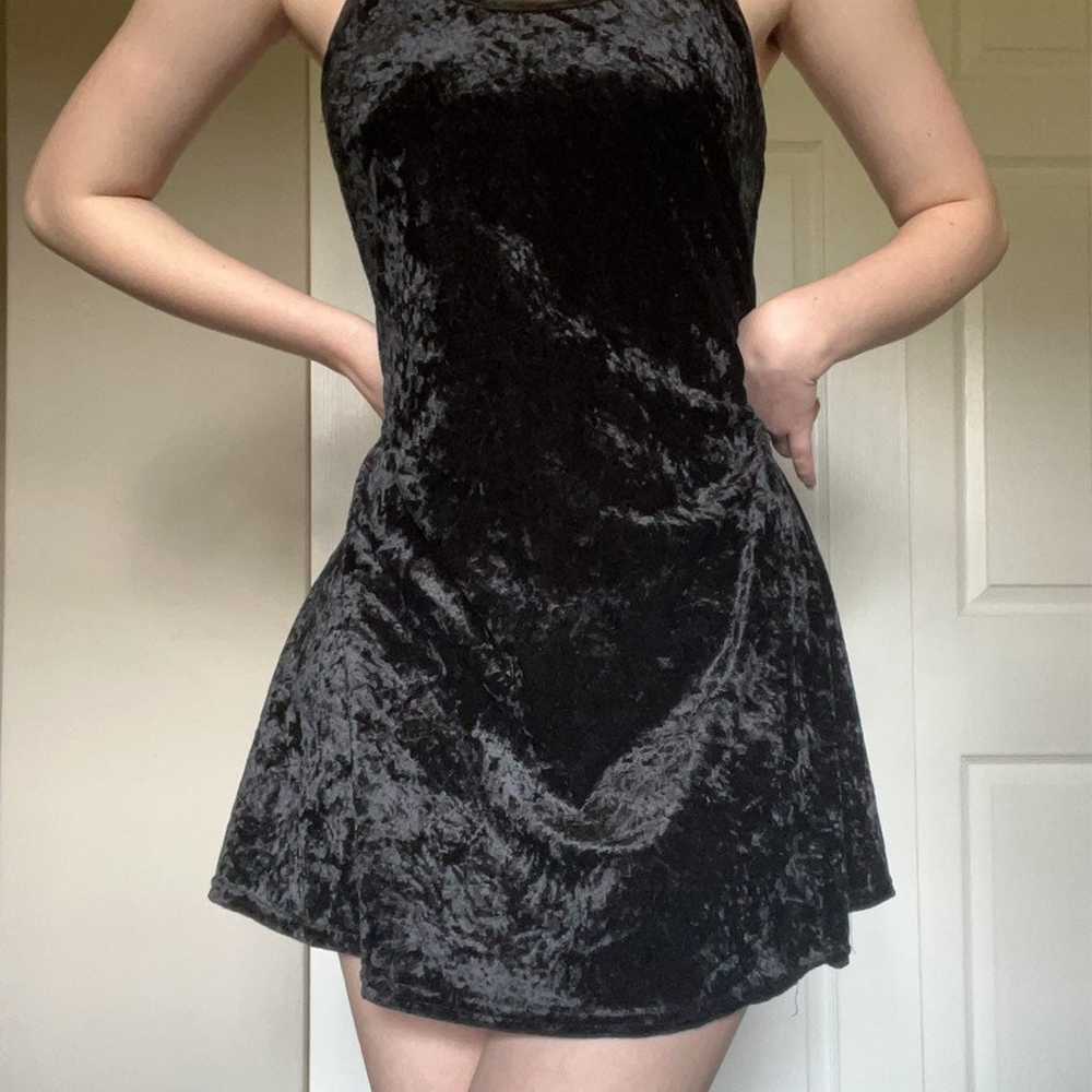 Vintage black crushed velvet dress - image 2