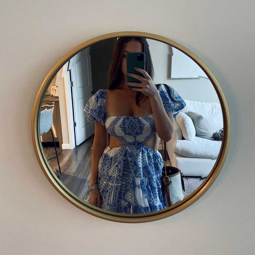 Olivaecous blue and white dress - image 2