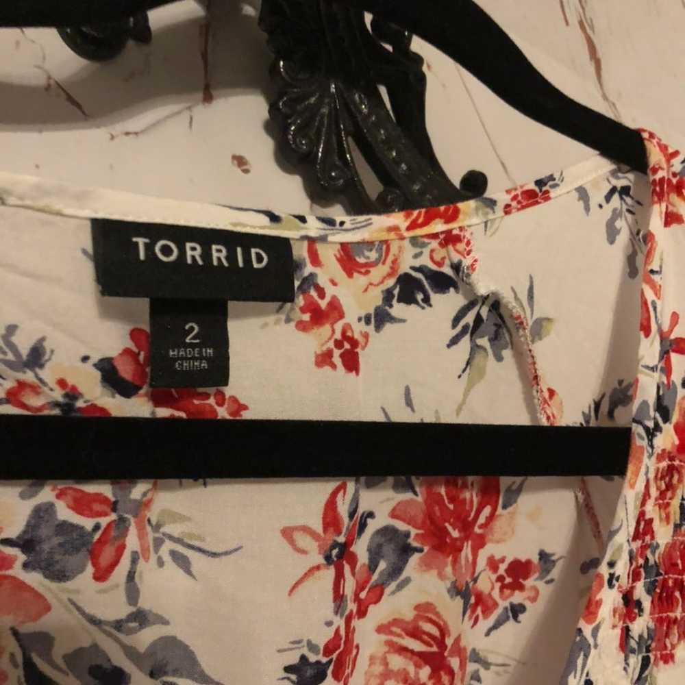 Dress torrid white red flowers size 2 - image 3