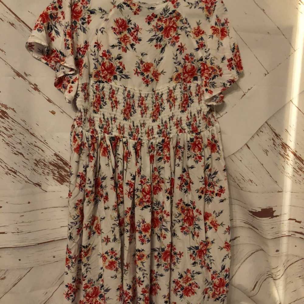 Dress torrid white red flowers size 2 - image 4