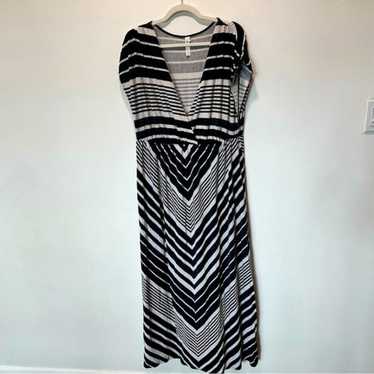 Cacique Swim Maxi Geometric Striped Black & White 